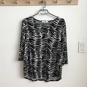 Sympli black and white top
